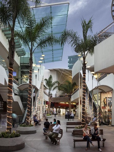 Centro Comercial y Torre Triangulo